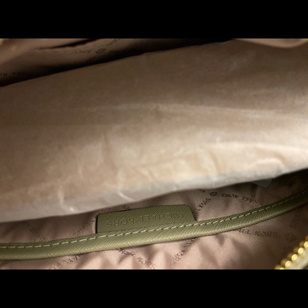 Michael Kors jet set crossbody with chain NWT - Picture 6 of 7